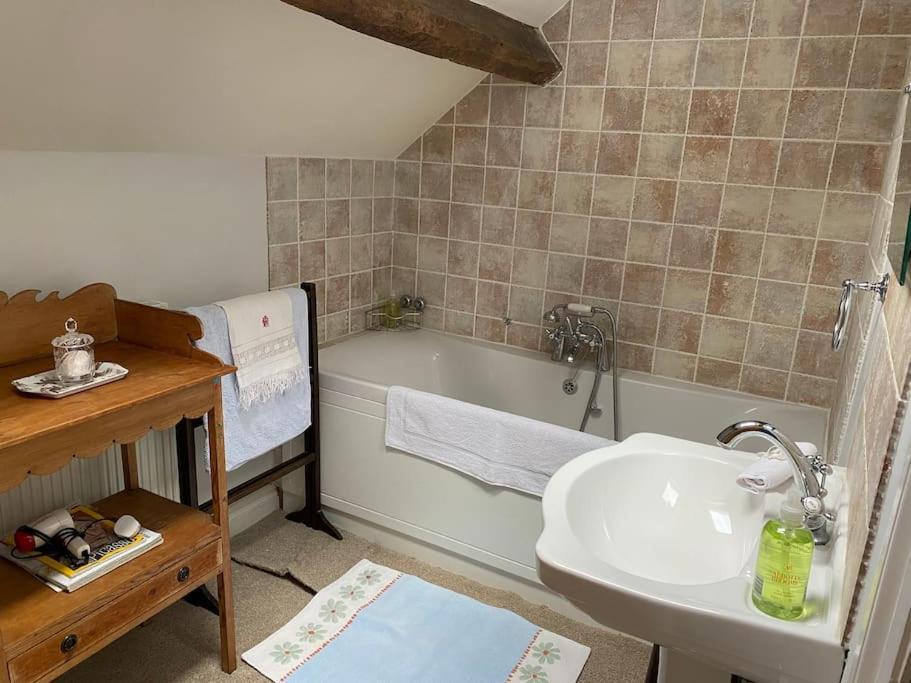 Cottage Barn Conversion On Working Farm Worcester Buitenkant foto