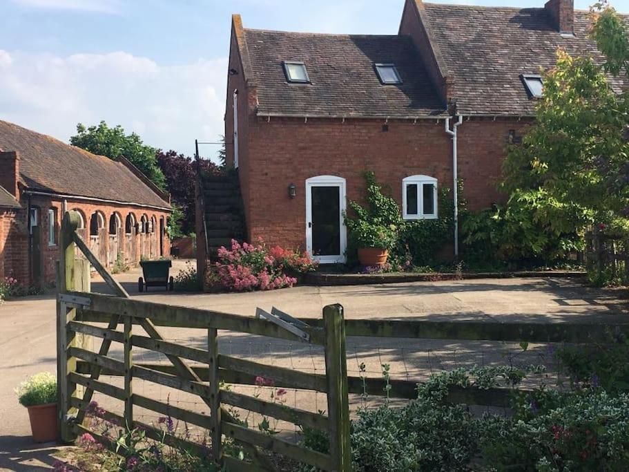 Cottage Barn Conversion On Working Farm Worcester Buitenkant foto